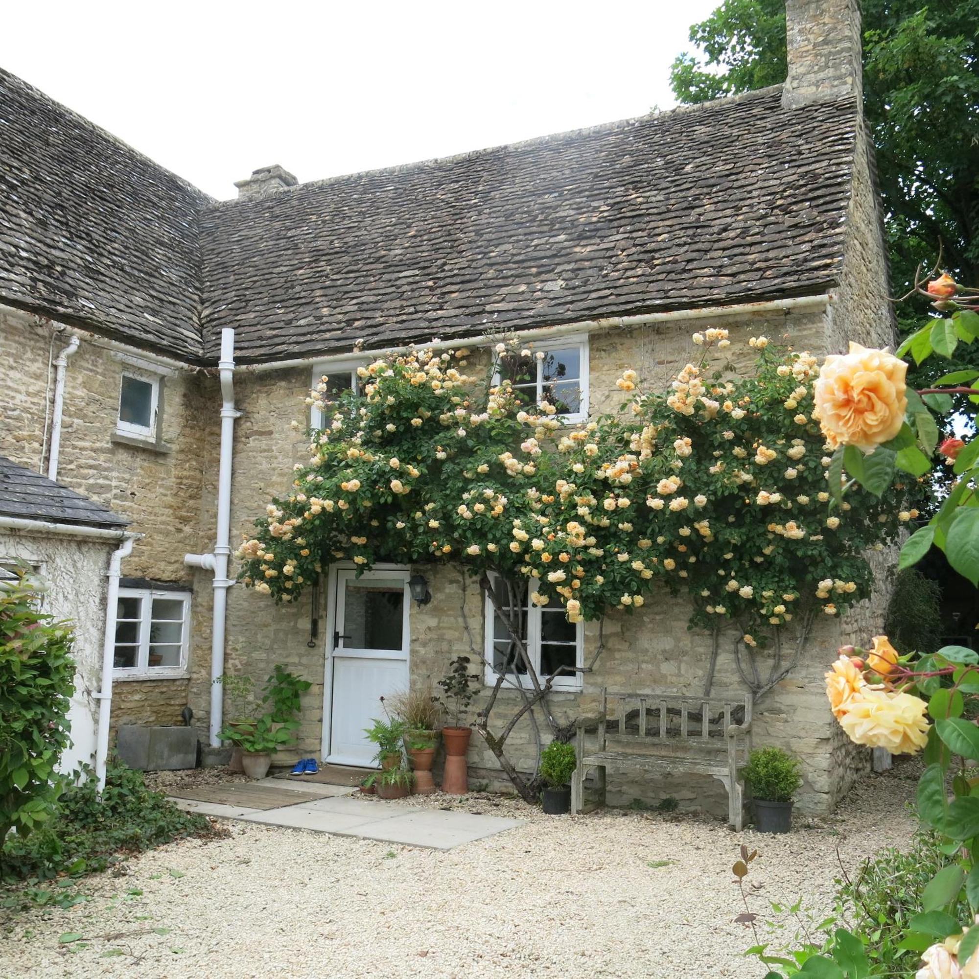 Characterful Cotswold Cottage Cirencester Eksteriør billede